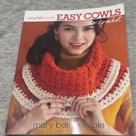 EASY COWLS TO CROCHET Mary Beth Temple - Picture 1 of 7